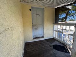 featured image of 221 10th Ave W