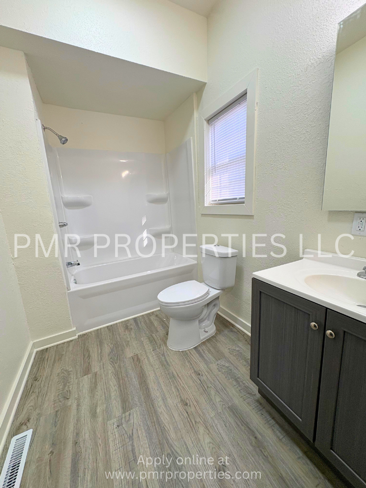 820 Richardson St - Photo 2 of 7