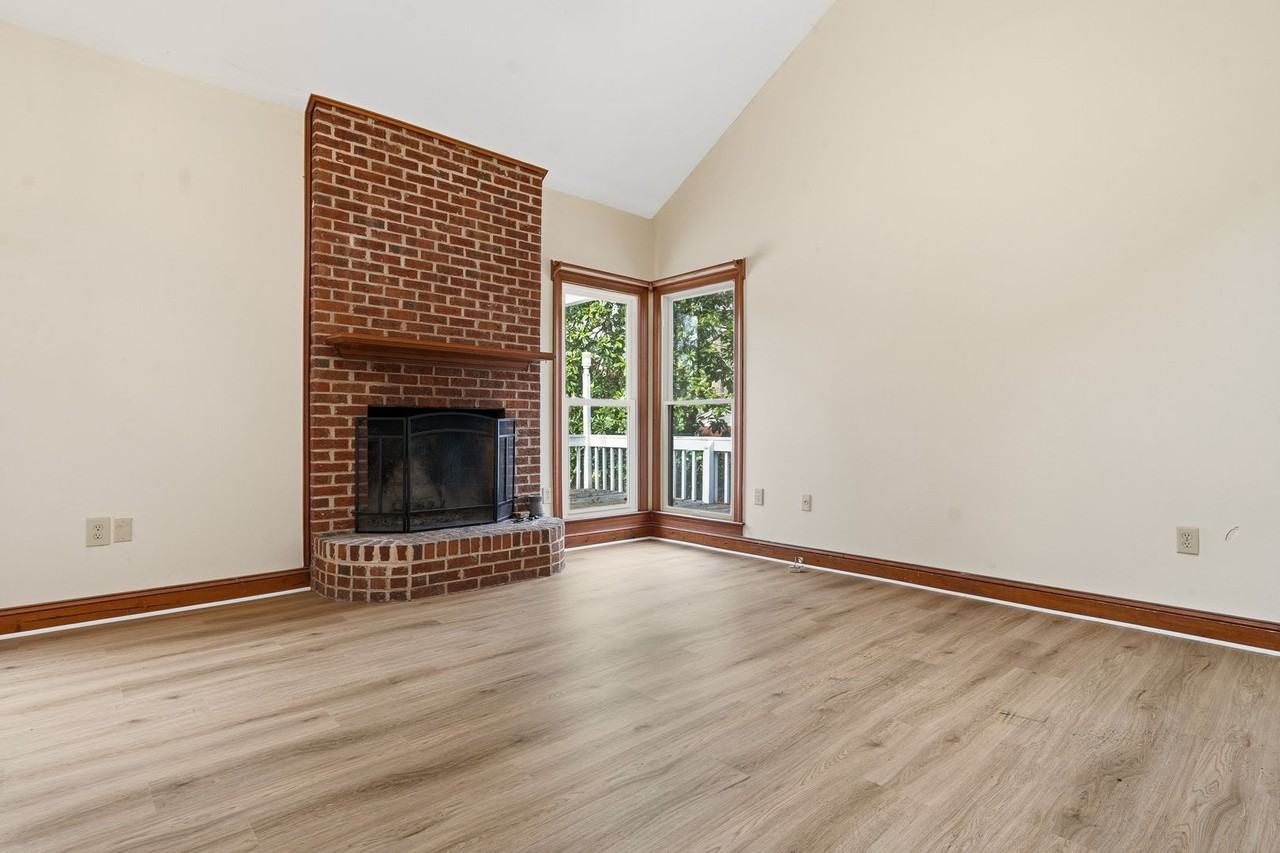 700 Grove Ave - Photo 3 of 18