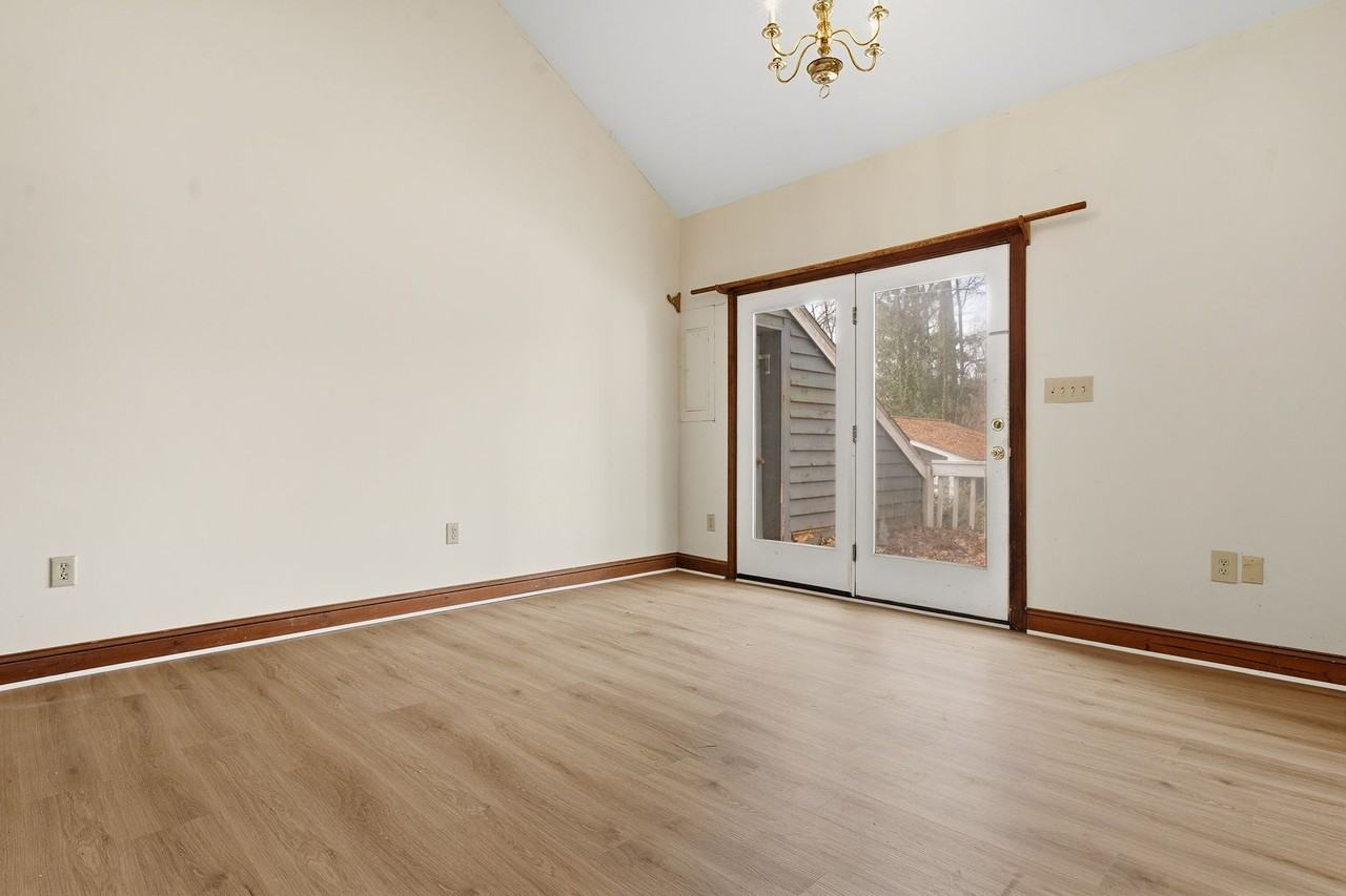 700 Grove Ave - Photo 4 of 18