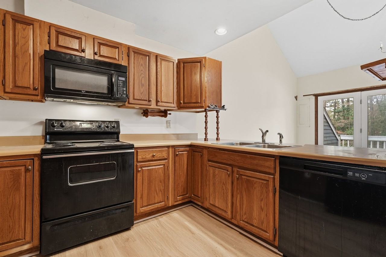 700 Grove Ave - Photo 5 of 18