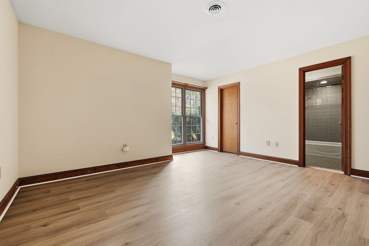 700 Grove Ave - Photo 7 of 18