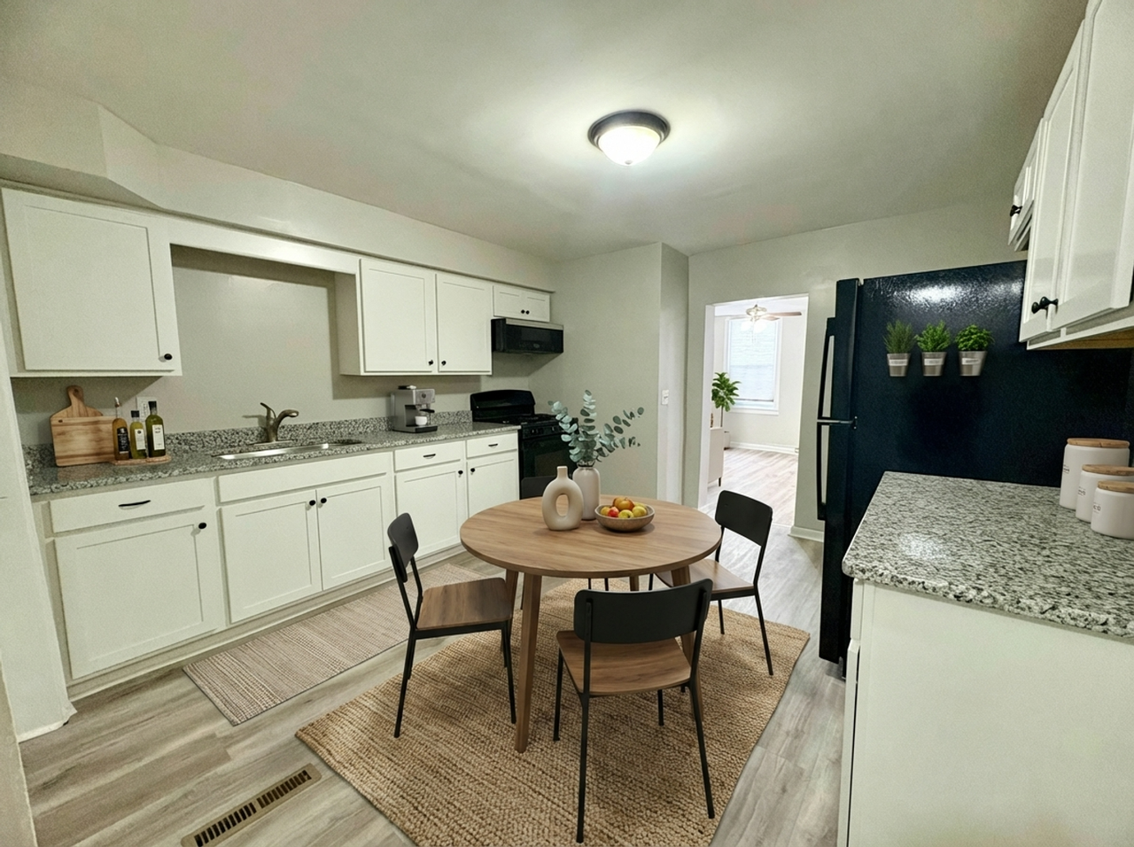 323 Walnut St - Photo 2 of 26