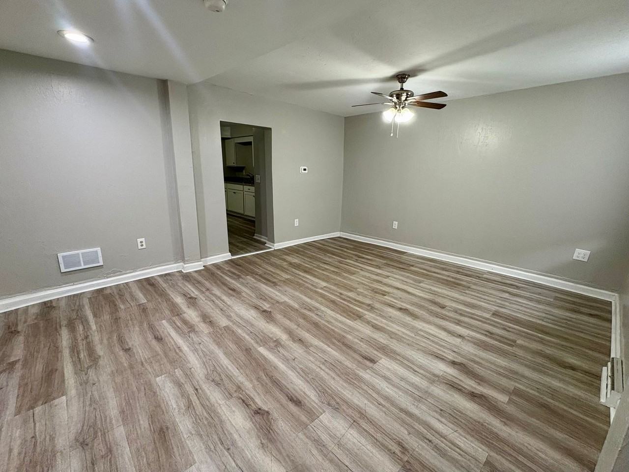 323 Walnut St - Photo 7 of 26