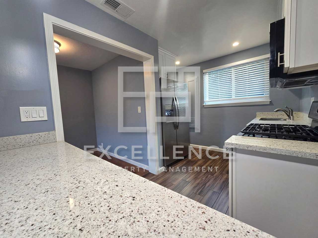 692 N Daniel Way - Photo 3 of 12