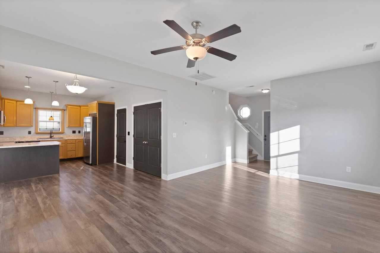 103 Costa Ct - Photo 4 of 20