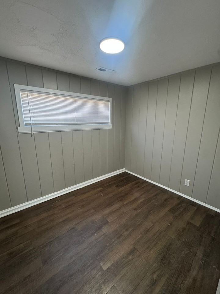 4341 Lincoln St - Photo 4 of 14