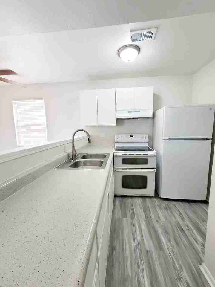 5930 Cypress Pl - Photo 4 of 14