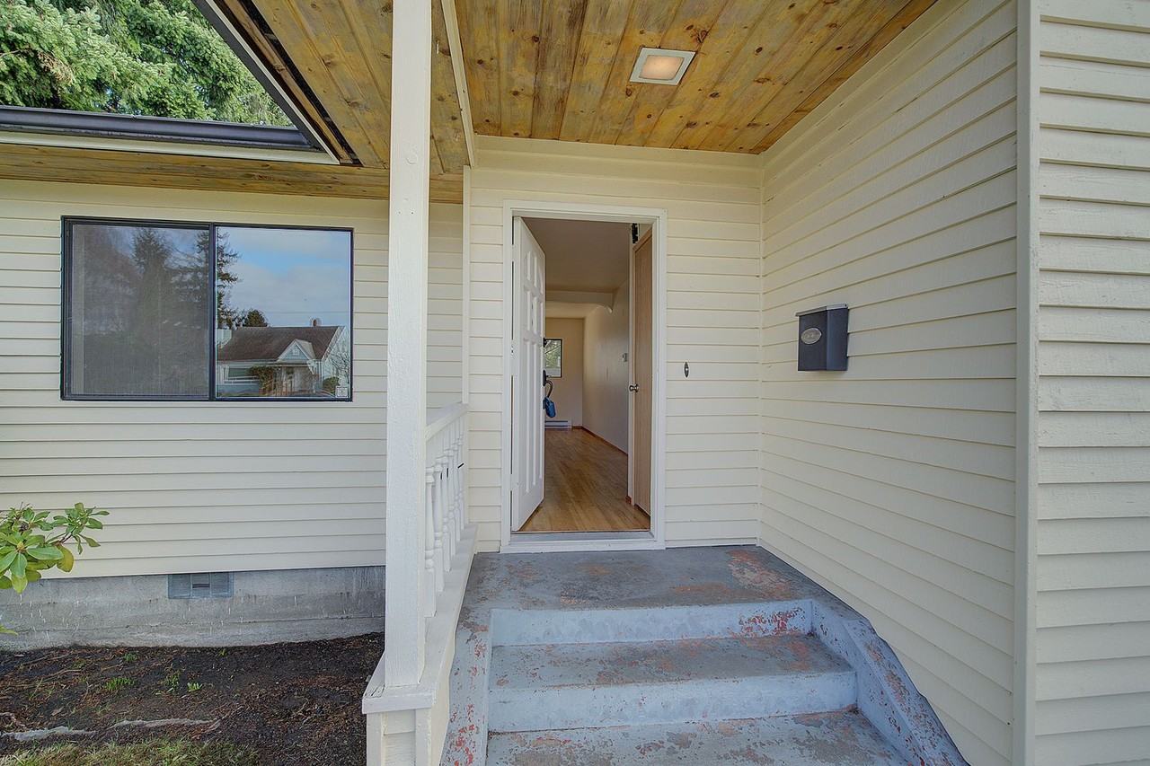 1111 Lombard Ave - Photo 2 of 22