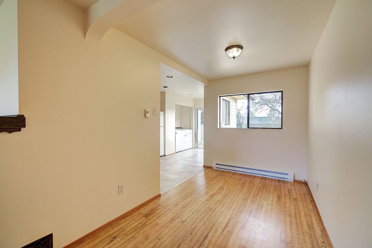 1111 Lombard Ave - Photo 7 of 22