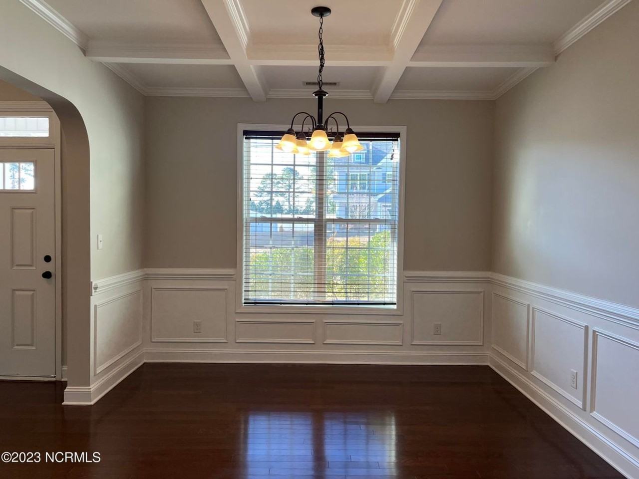 104 Kenna Ct - Photo 3 of 35