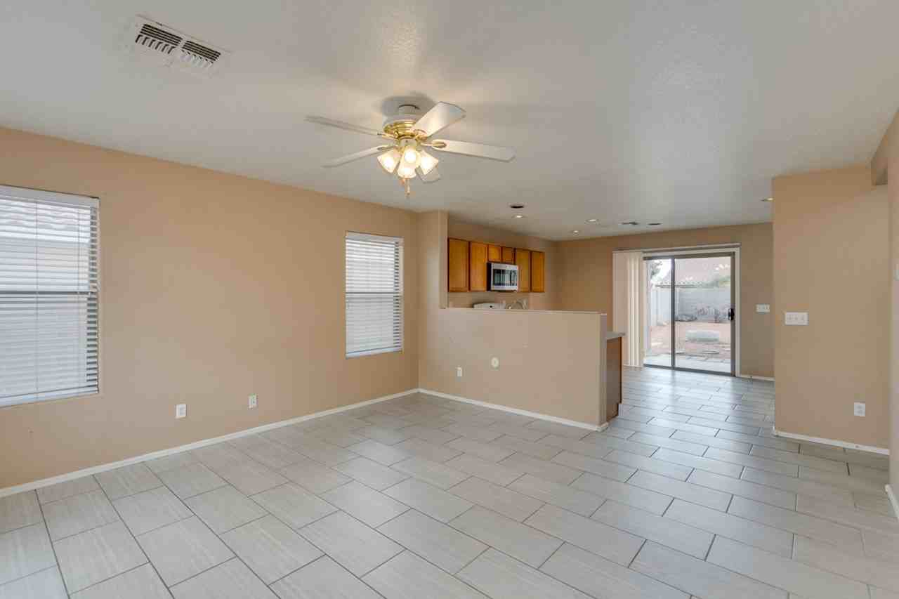 25787 W Lynne Ln - Photo 4 of 29