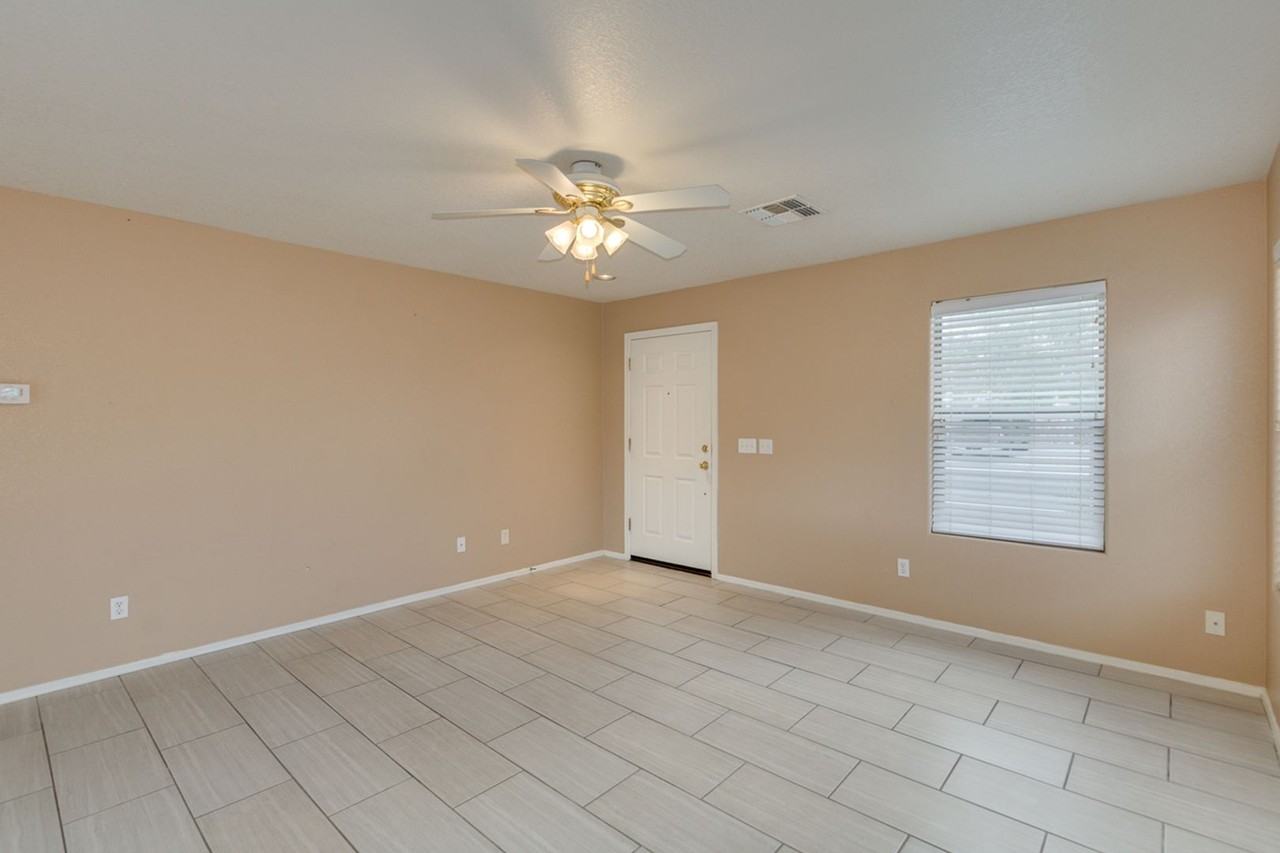 25787 W Lynne Ln - Photo 6 of 29