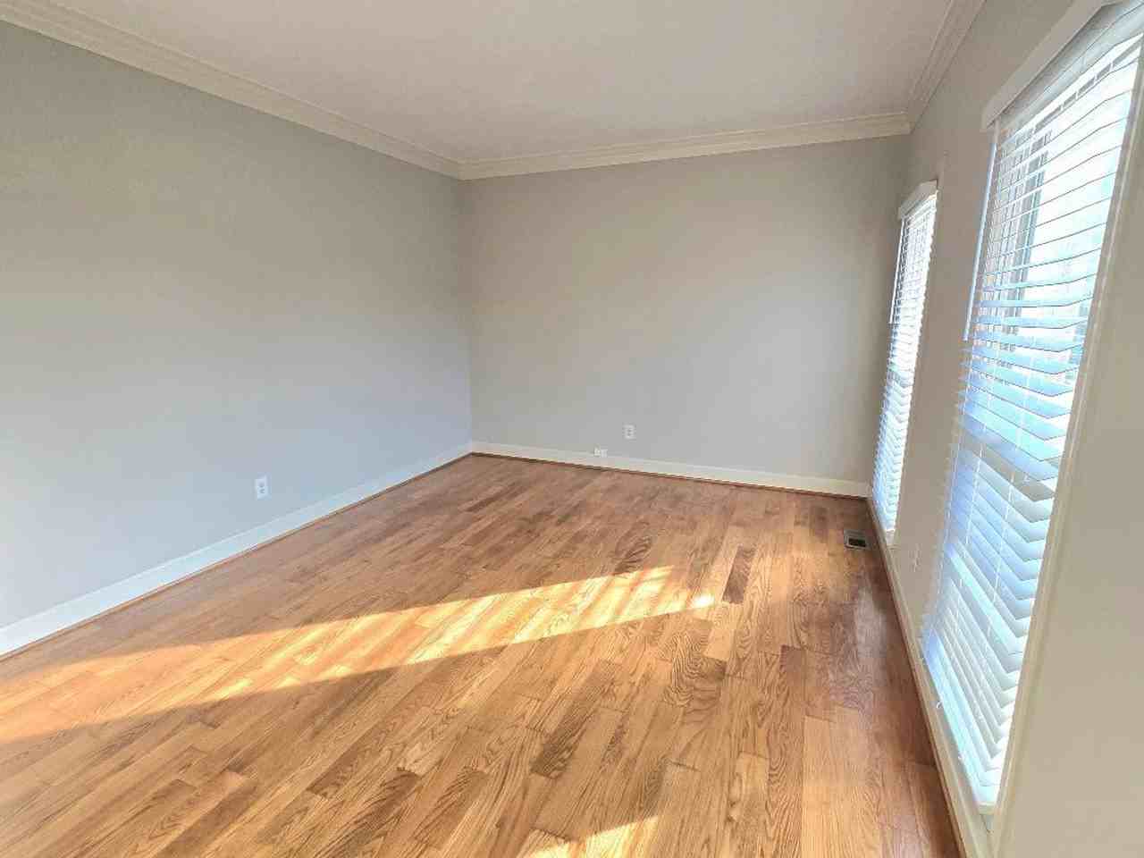 4876 Rolling Hill Rd - Photo 7 of 32