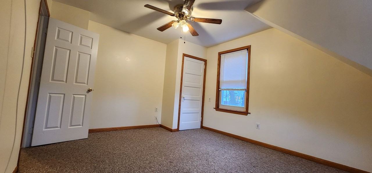 209 E Montgomery Ave - Photo 3 of 7
