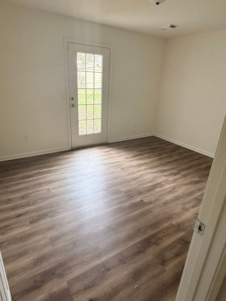 2812 25th St - Photo 5 of 8