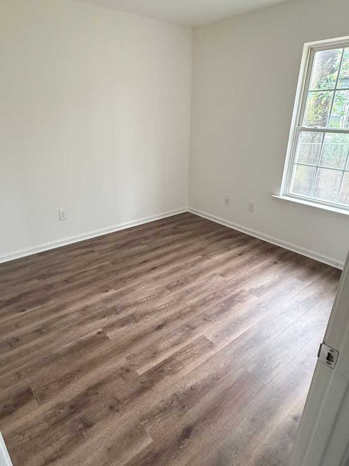 2812 25th St - Photo 6 of 8