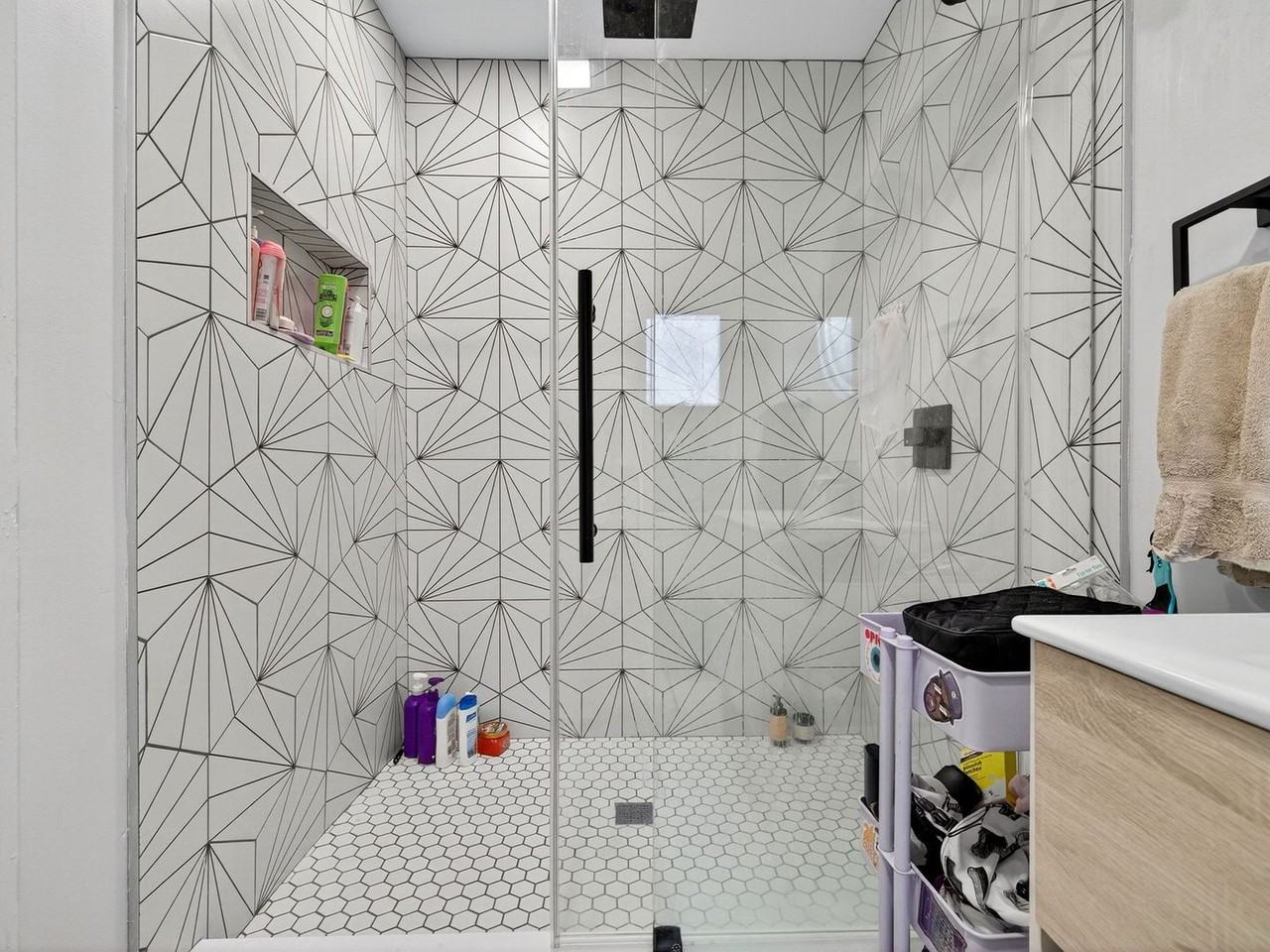 114 Woodstock St - Photo 2 of 13