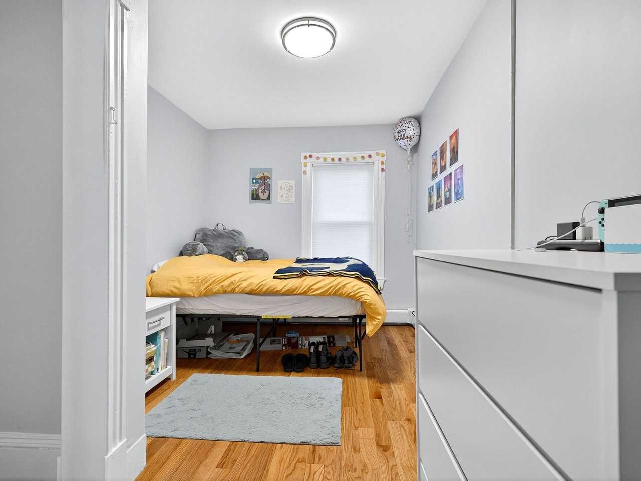 114 Woodstock St - Photo 4 of 13