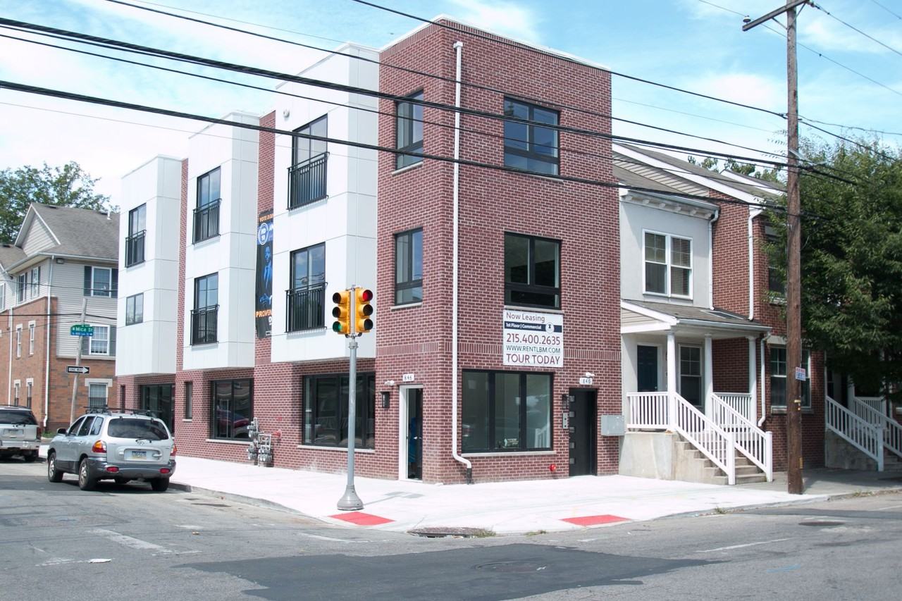 846 N 44TH - Photo 2 of 4