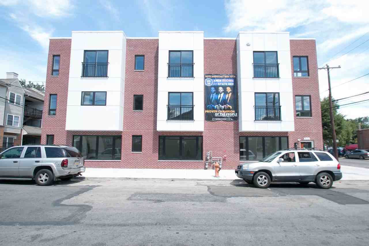 846 N 44TH - Photo 3 of 4