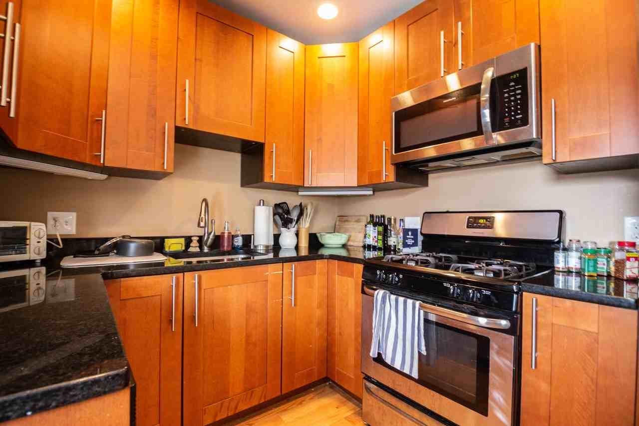 26 Linden St - Photo 4 of 14