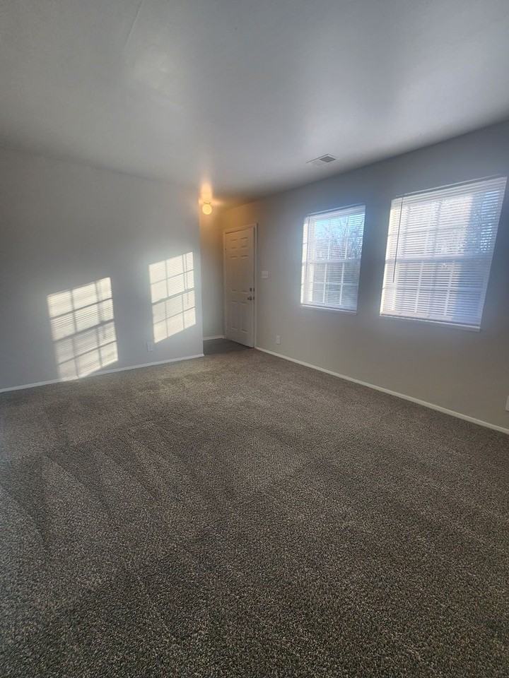 4709 Lakeside Dr - Photo 2 of 19