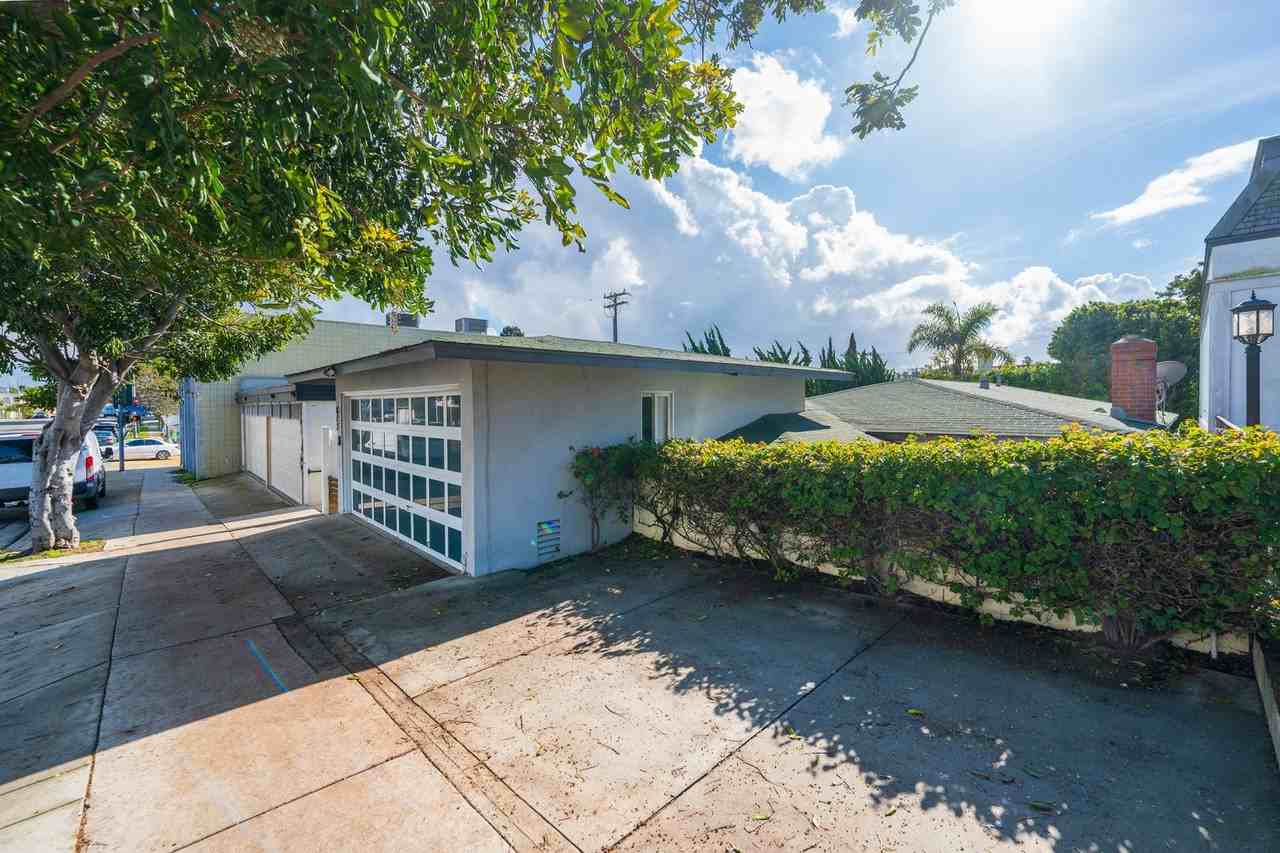 872 Manhattan Beach Blvd - Photo 3 of 35