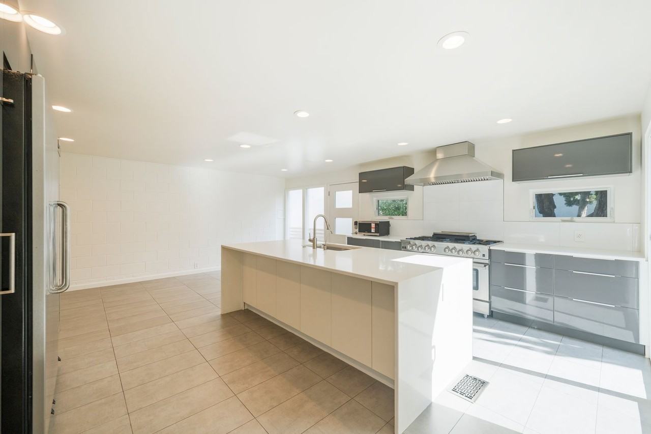 872 Manhattan Beach Blvd - Photo 7 of 35