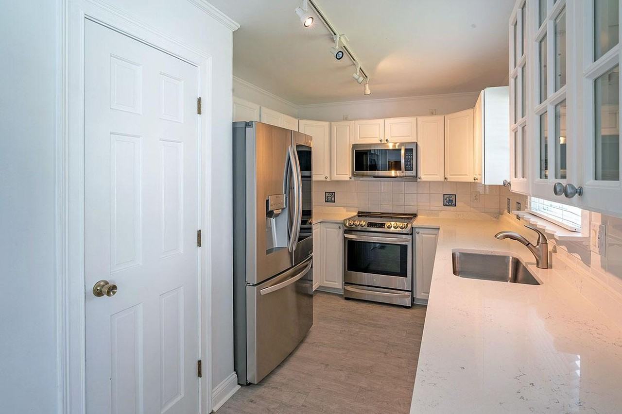 12618 Lockerbie Cir - Photo 3 of 27