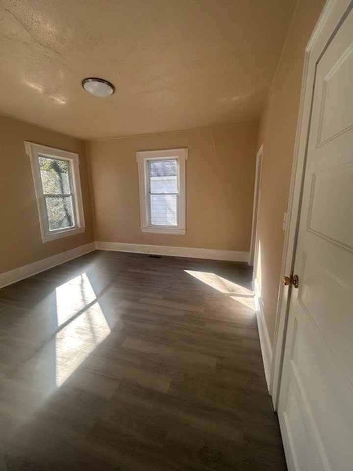 113 Edgeworth St - Photo 5 of 13