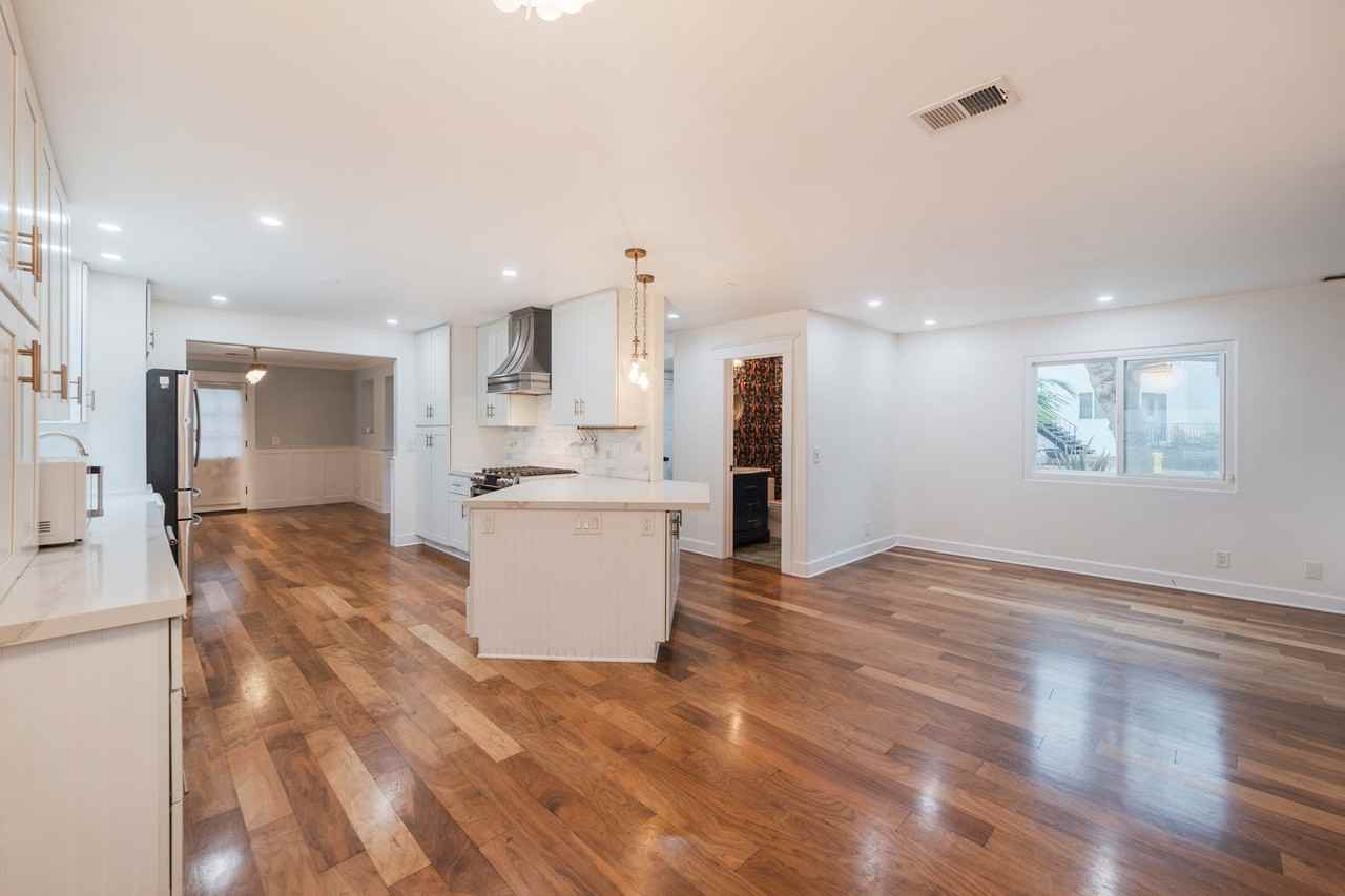 1140 Laurel Ave - Photo 7 of 43