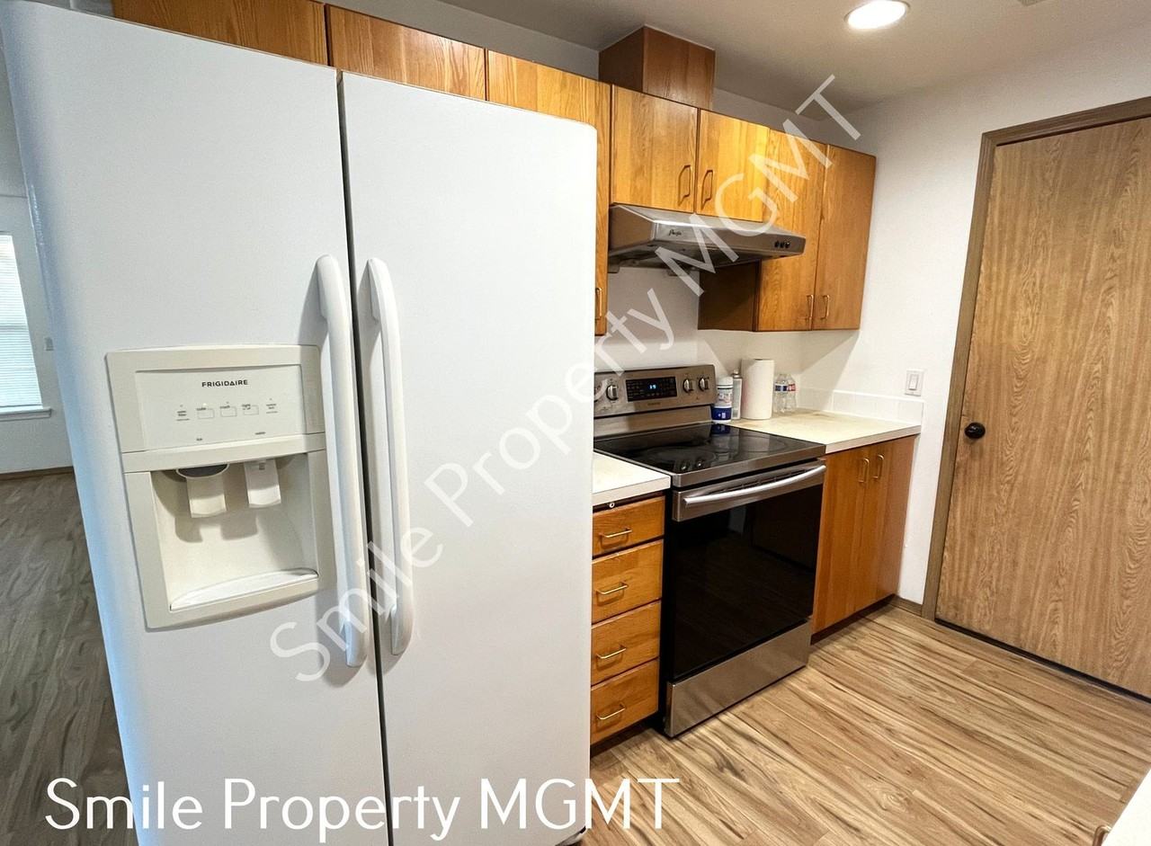 4516 Se 77th Ave - Photo 3 of 12