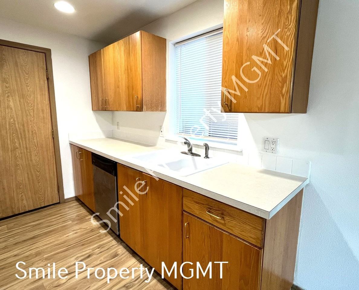 4516 Se 77th Ave - Photo 4 of 12