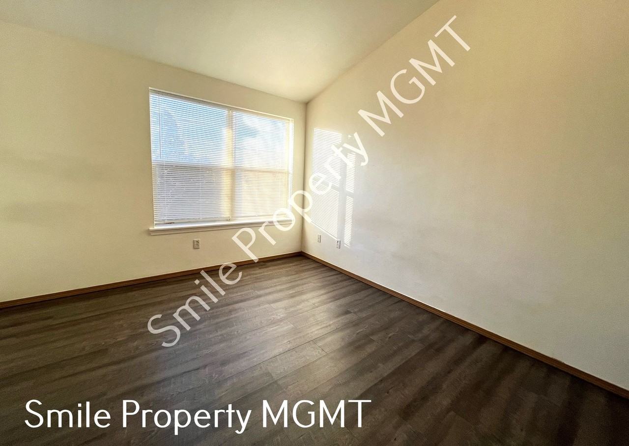 4516 Se 77th Ave - Photo 7 of 12