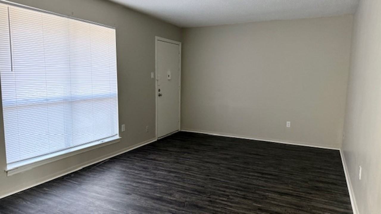 Shady Oaks Apartments - Photo 5 of 23