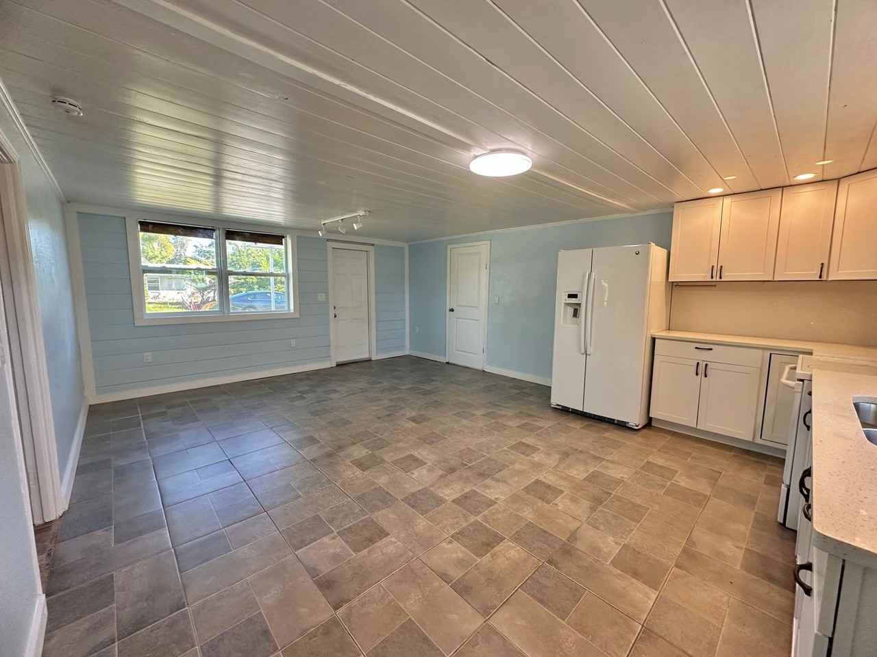 5493 Avenue B - Photo 6 of 14