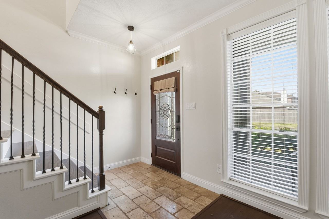 3815 Patras Dr - Photo 5 of 40