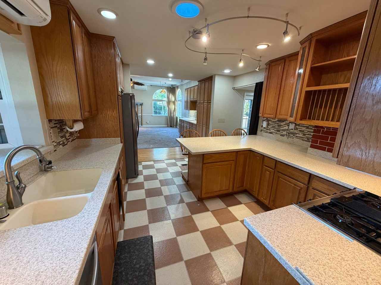 133 Gaywood Rd - Photo 4 of 20