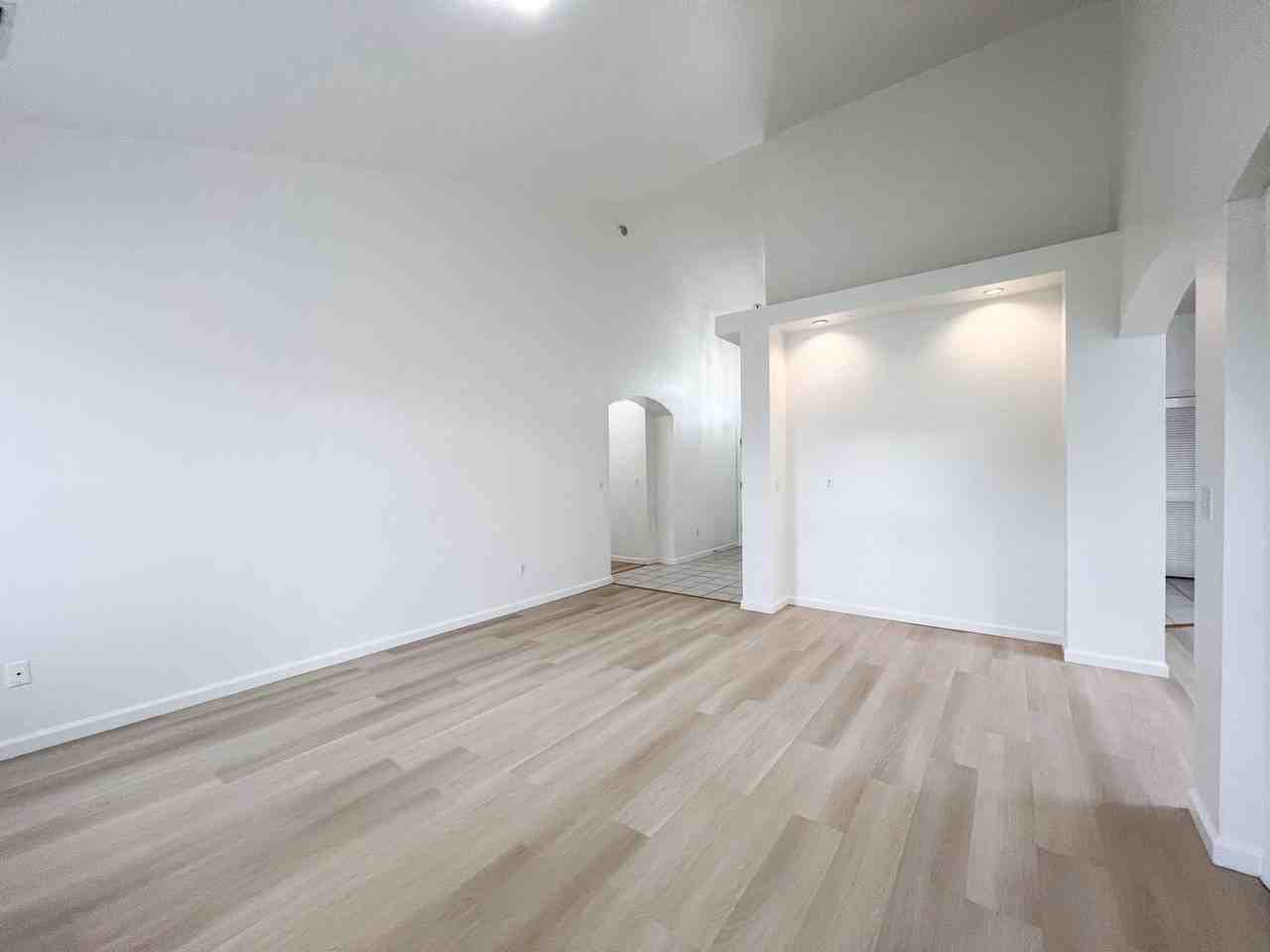 5200 Francesca St - Photo 6 of 36