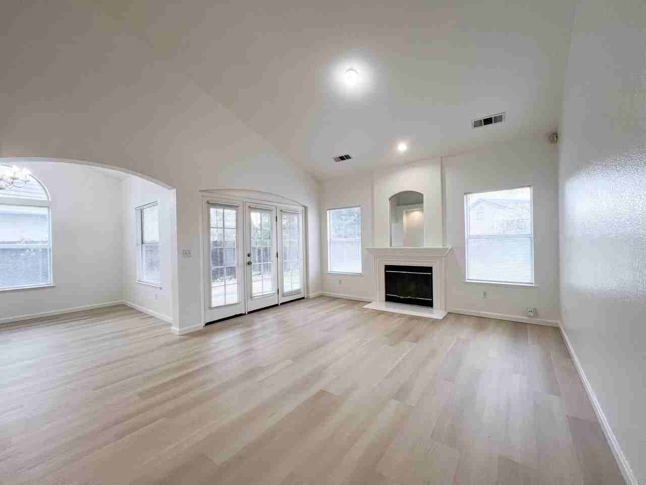 5200 Francesca St - Photo 7 of 36