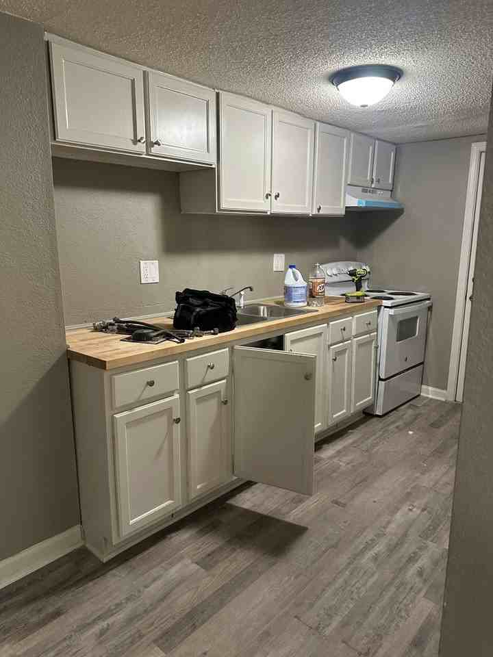 Benton Blvd 2-Bed - Photo 3 of 8