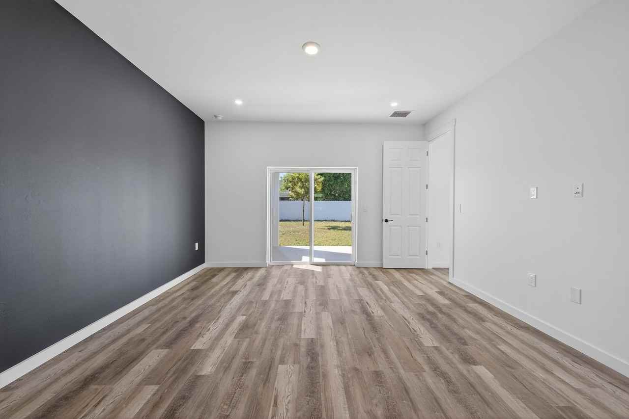 182 Nw 6th Ave - Photo 2 of 14