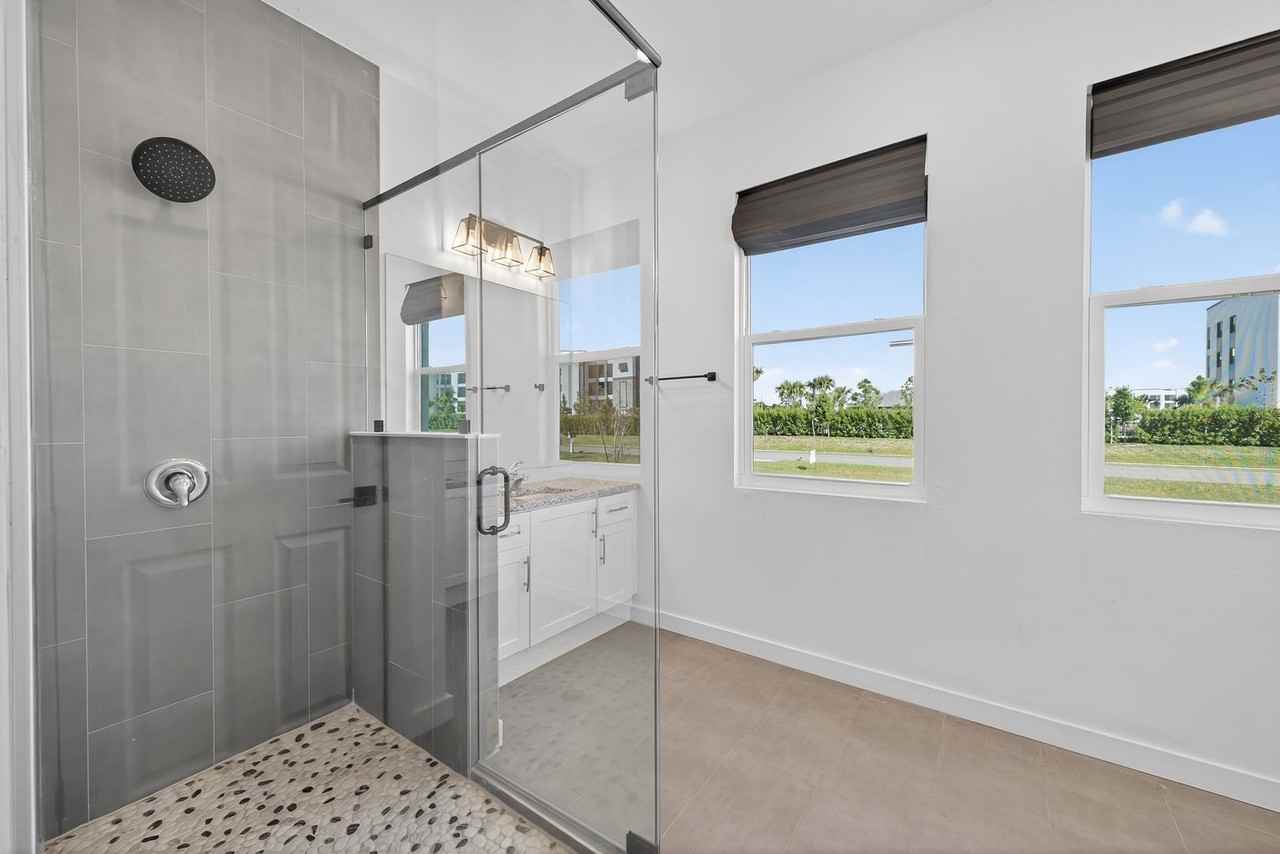 182 Nw 6th Ave - Photo 3 of 14