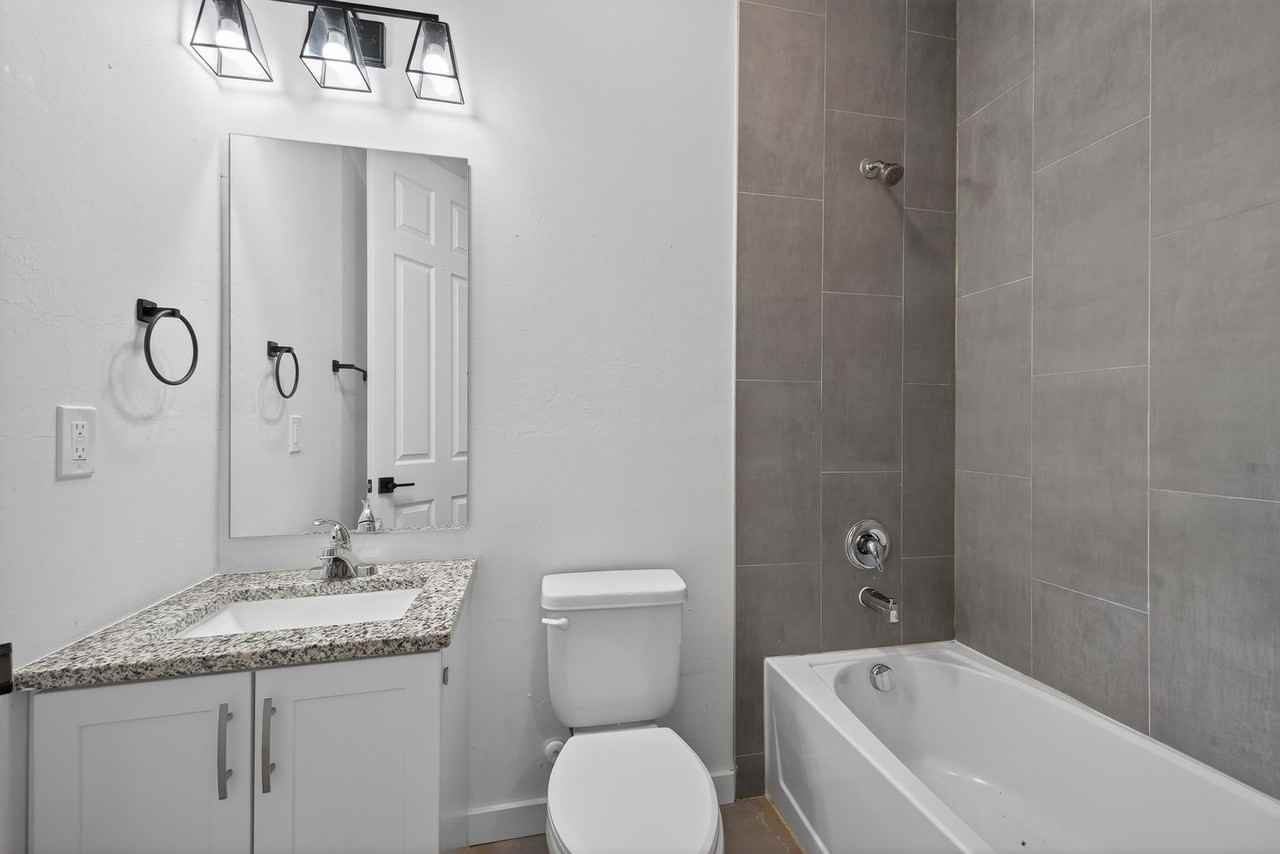 182 Nw 6th Ave - Photo 7 of 14