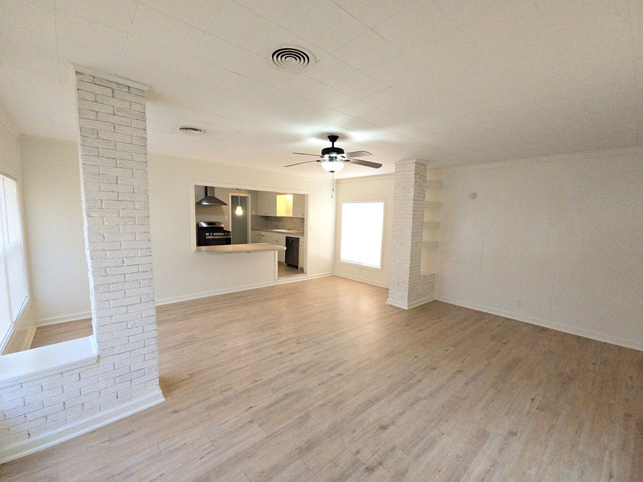 2705 S Crockett St - Photo 3 of 27