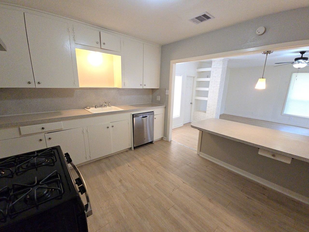 2705 S Crockett St - Photo 4 of 27