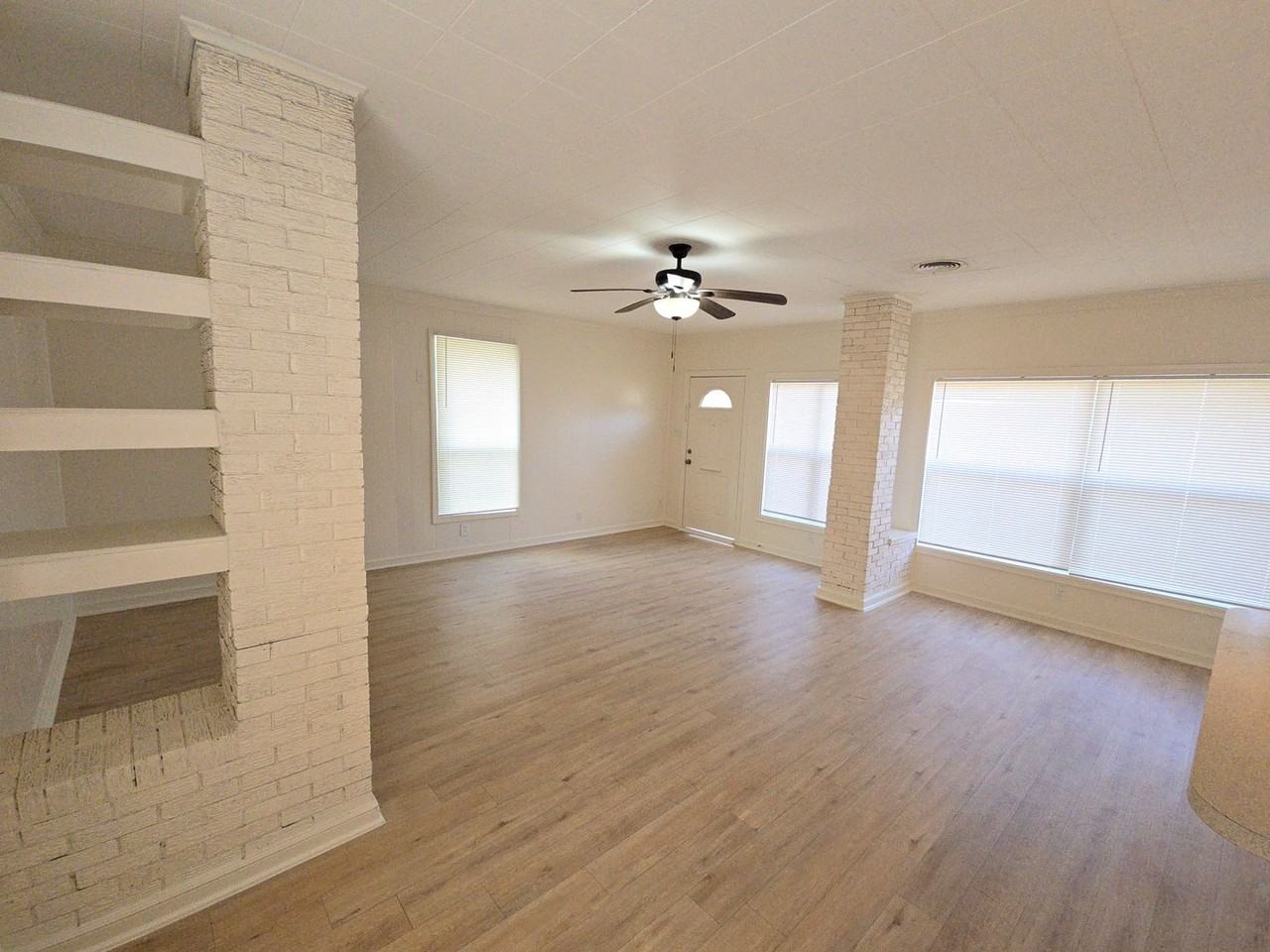 2705 S Crockett St - Photo 5 of 27