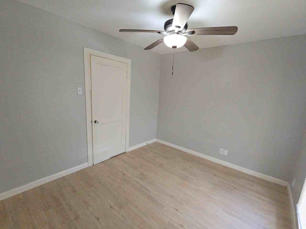 2705 S Crockett St - Photo 7 of 27