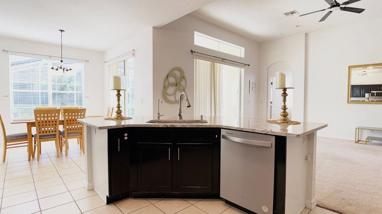 1131 N Hampton Dr - Photo 6 of 26